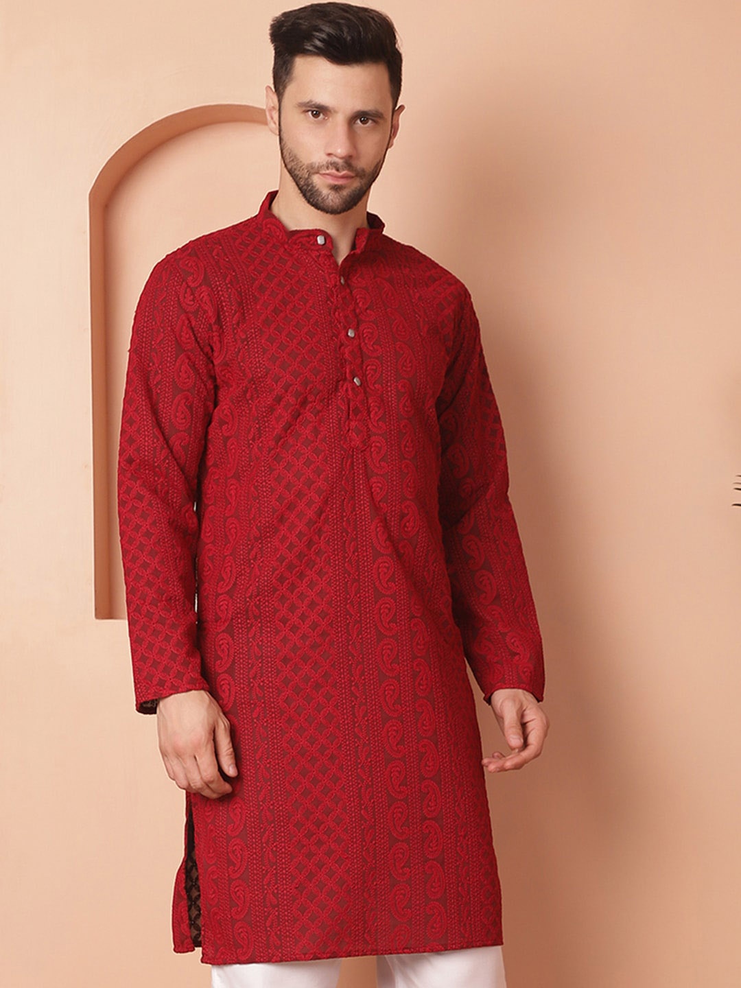 

Jompers Men Paisley Printed Mandarin Collar Thread Work Curved Georgette Straight Kurta, Maroon