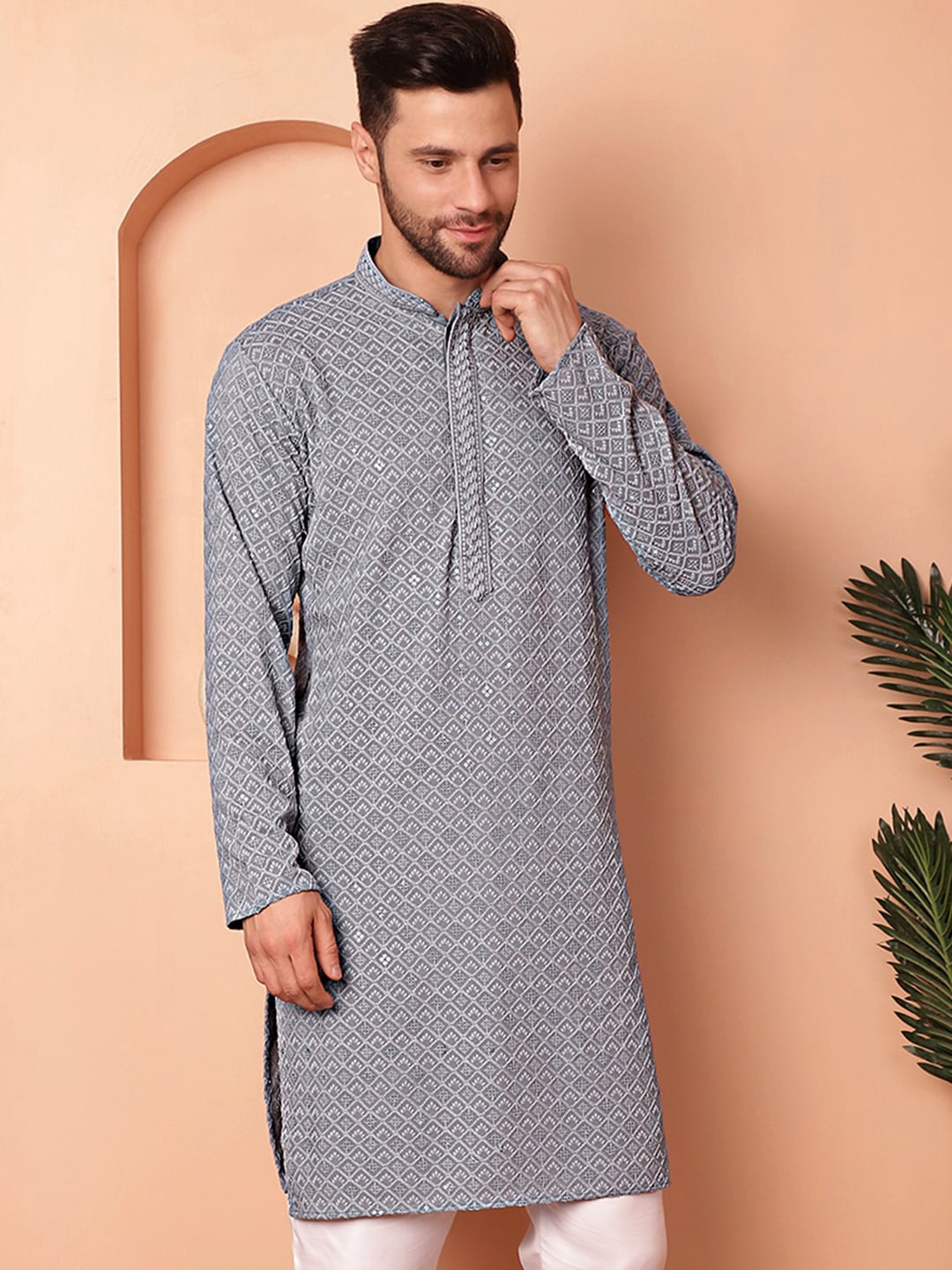 

Jompers Geometric Printed Mandarin Collar Long Sleeves Thread Work Straight Kurta Set, Grey