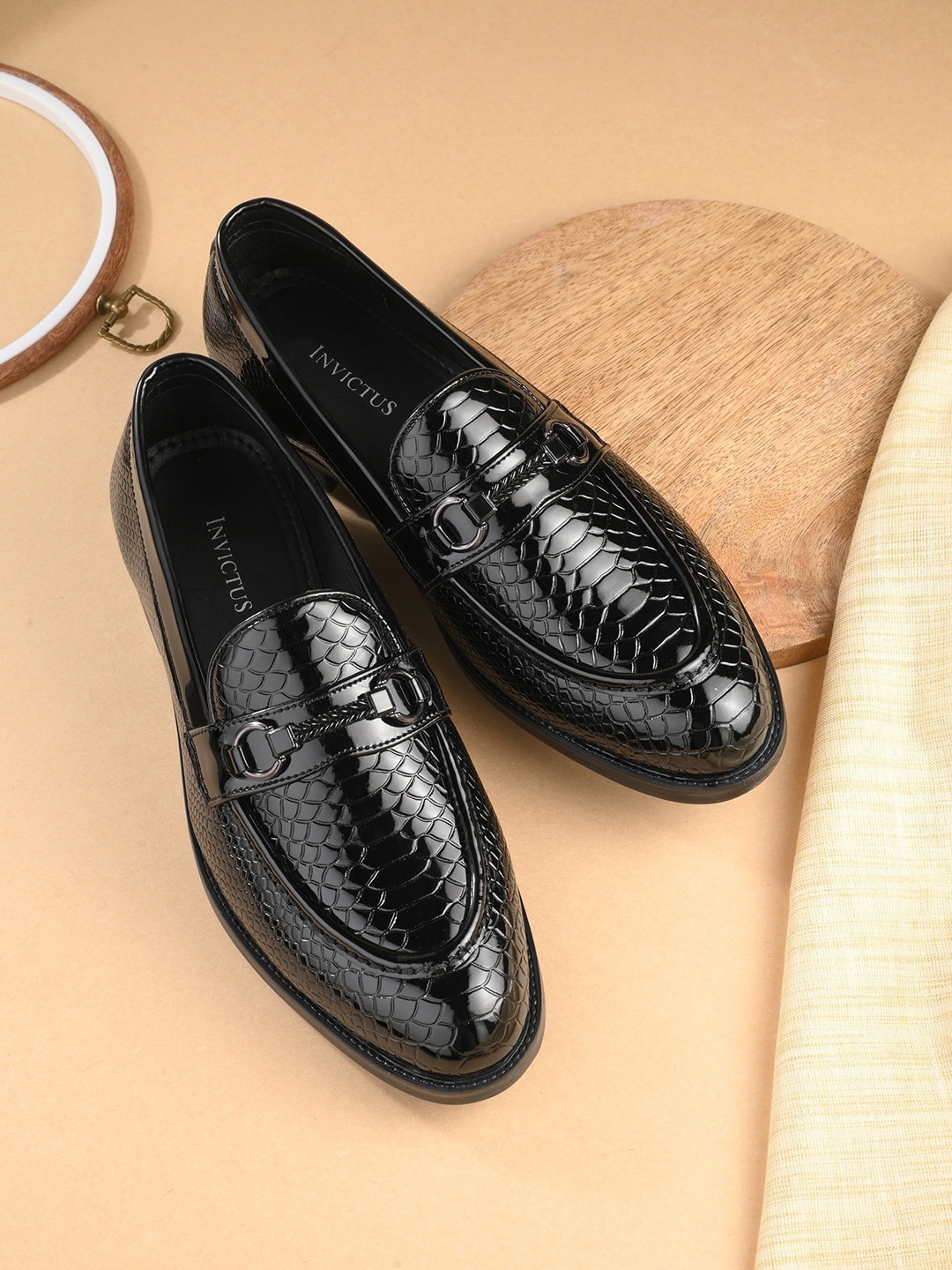 

INVICTUS Men Leather Formal Loafers, Black