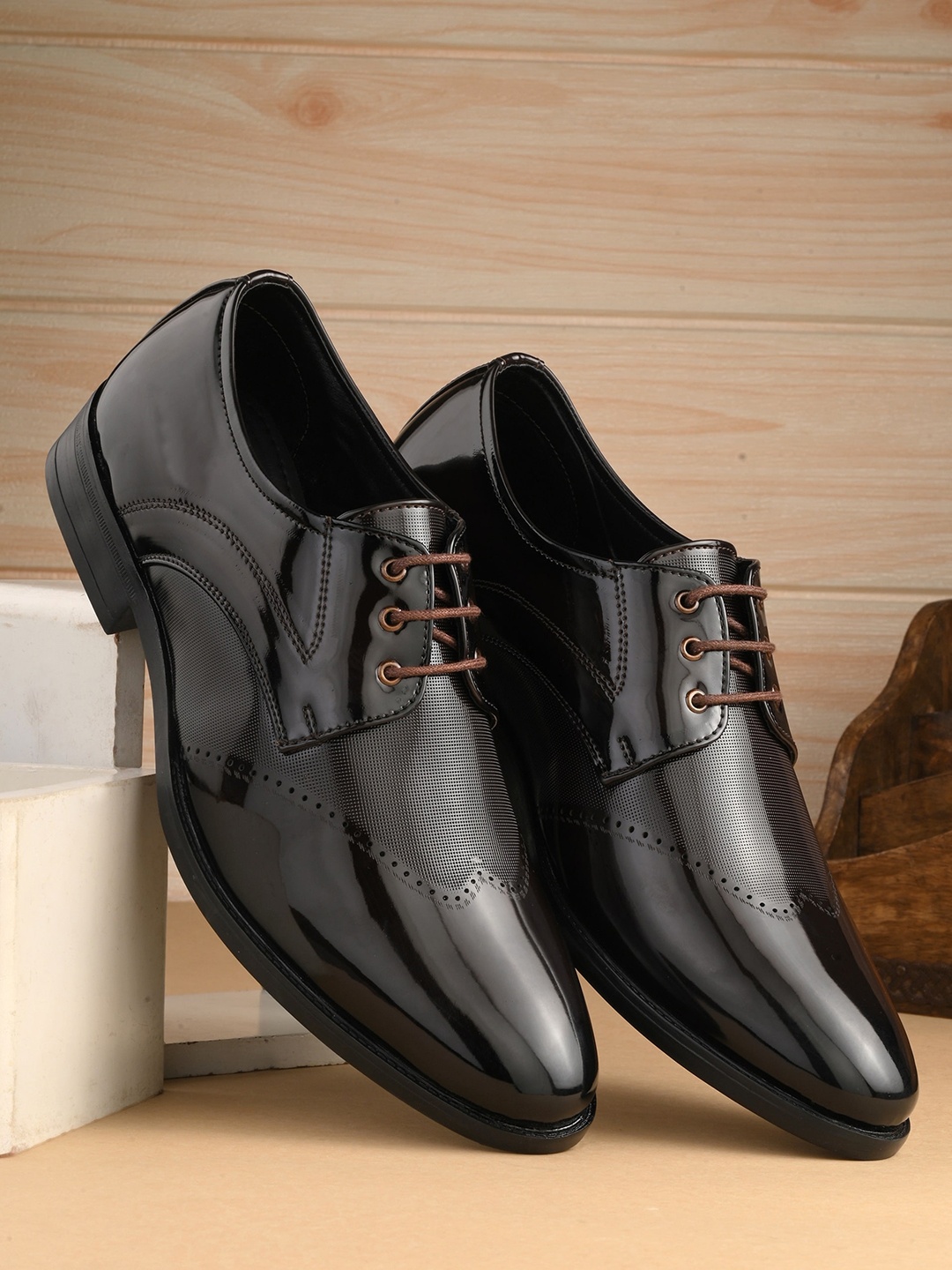 

INVICTUS Men Round Toe Faux Leather Formal Derbys, Brown