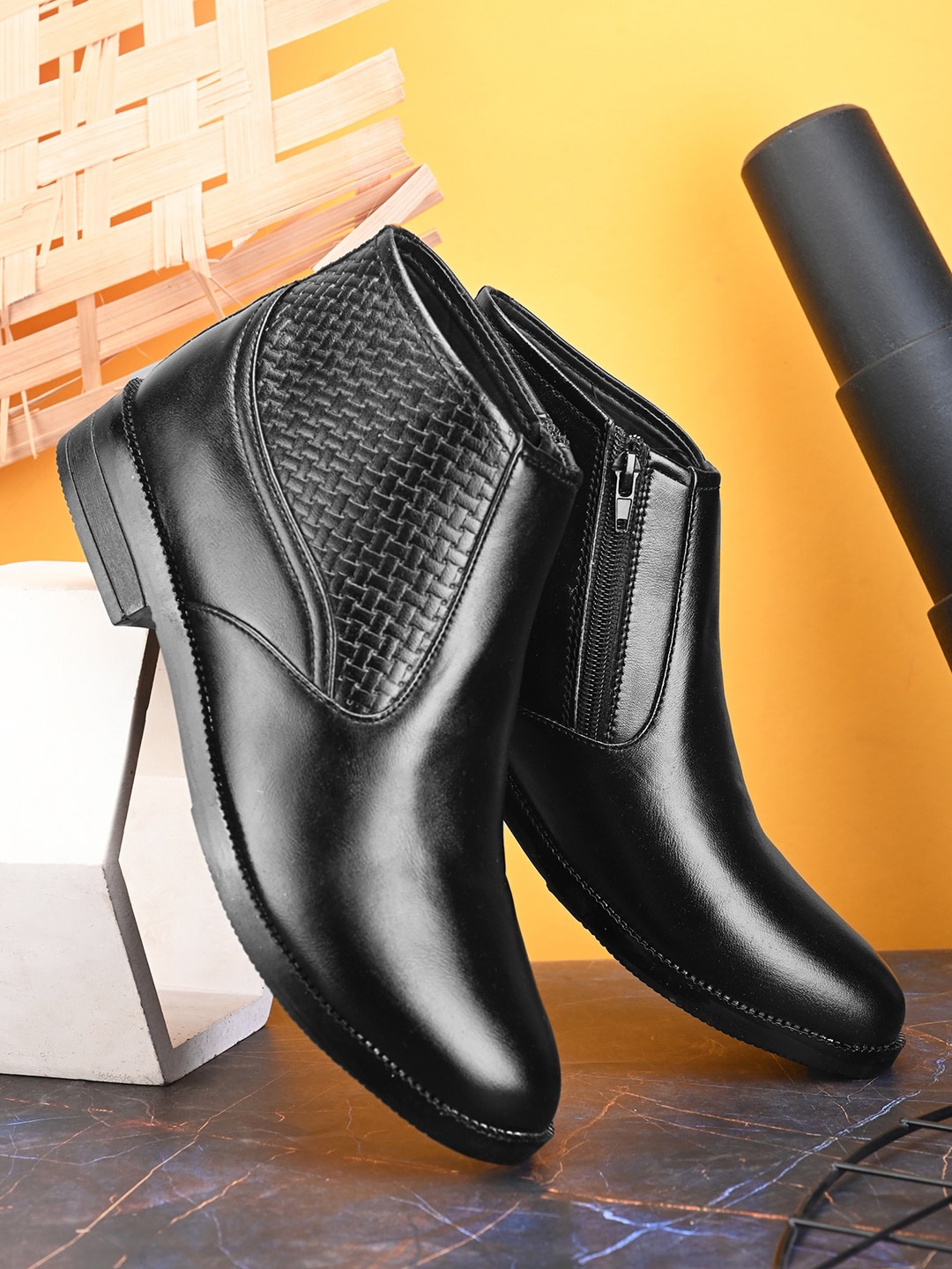 

HAKKEL Men Textured Round Toe Boots, Black
