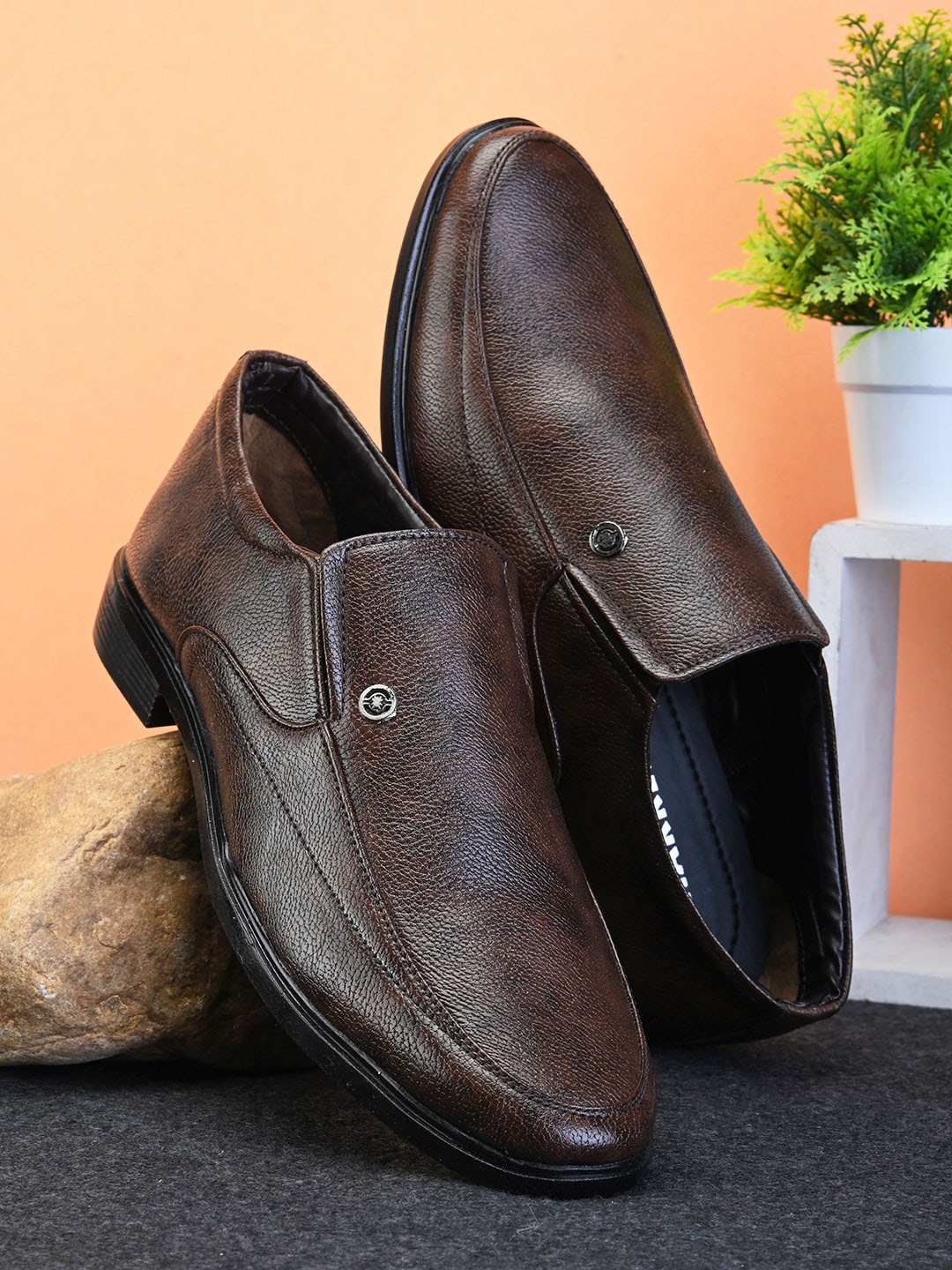 

HAKKEL Men Textured Formal Slip-On Shoes, Brown