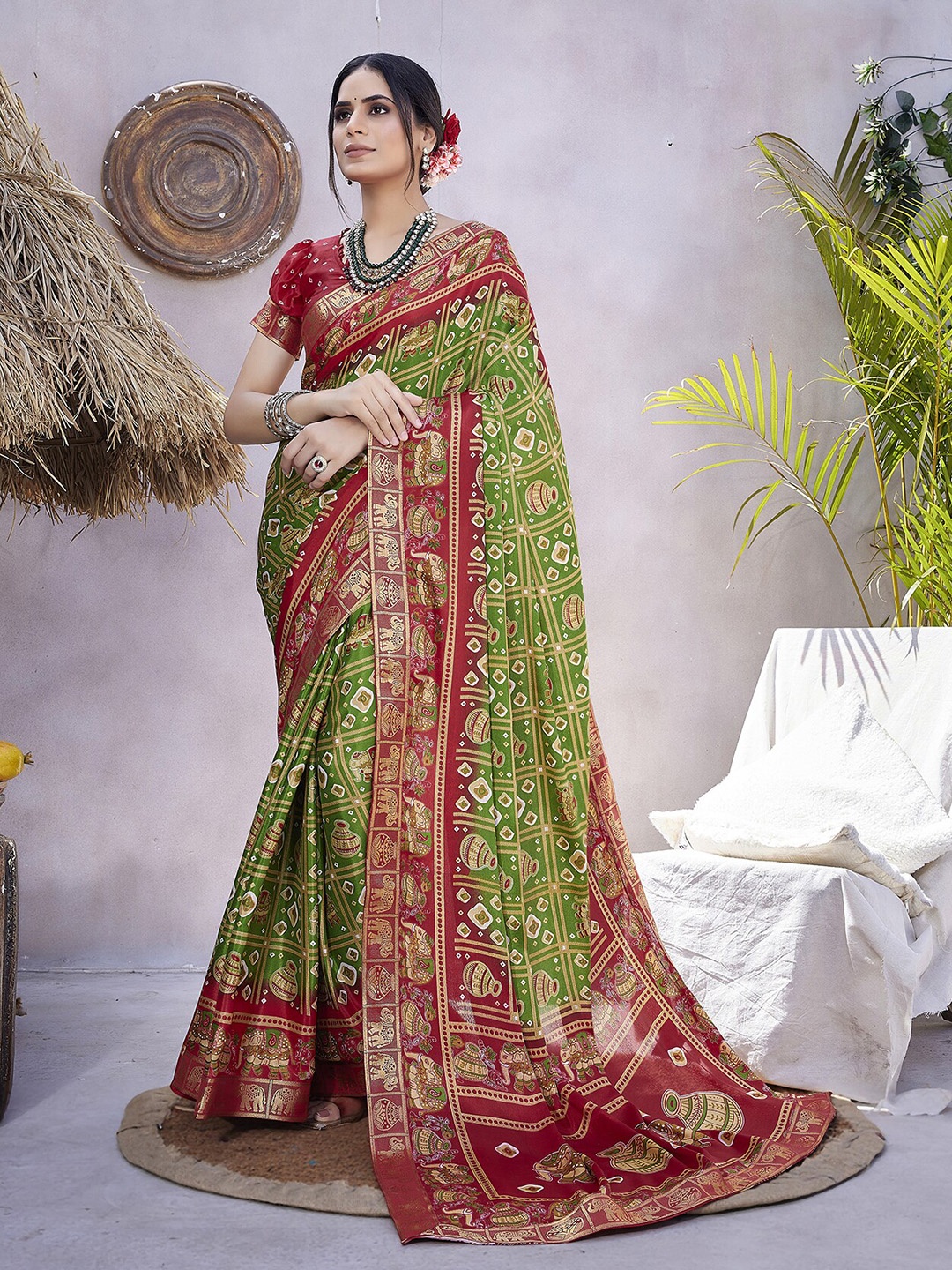 

MAGMINA Printed Zari Bandhani Saree, Green
