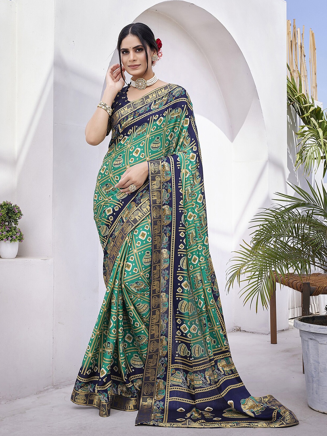 

MAGMINA Printed Zari Bandhani Saree, Green