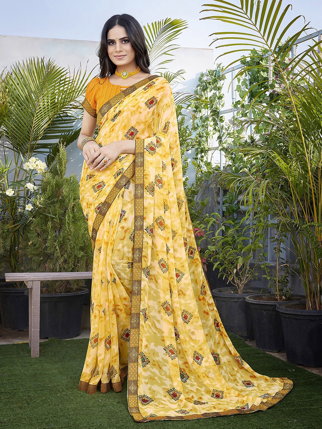 

MAGMINA Geometric Printed Pure Georgette Bandhani Saree, Yellow