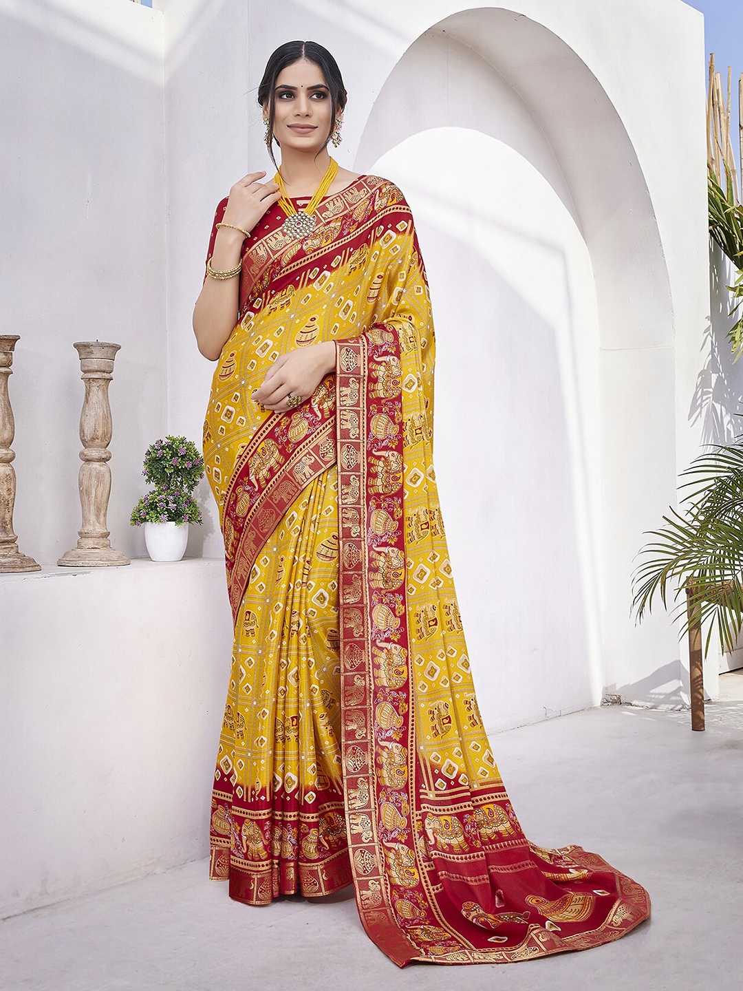 

MAGMINA Printed Zari Bandhani Saree, Yellow