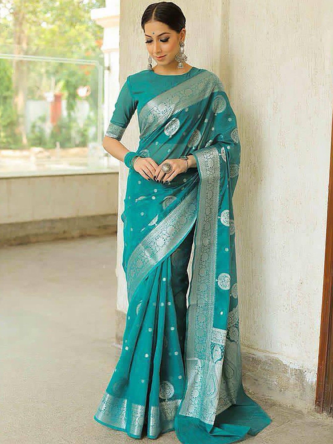 

KALINI Ethnic Motifs Woven Design Zari Banarasi Saree, Green