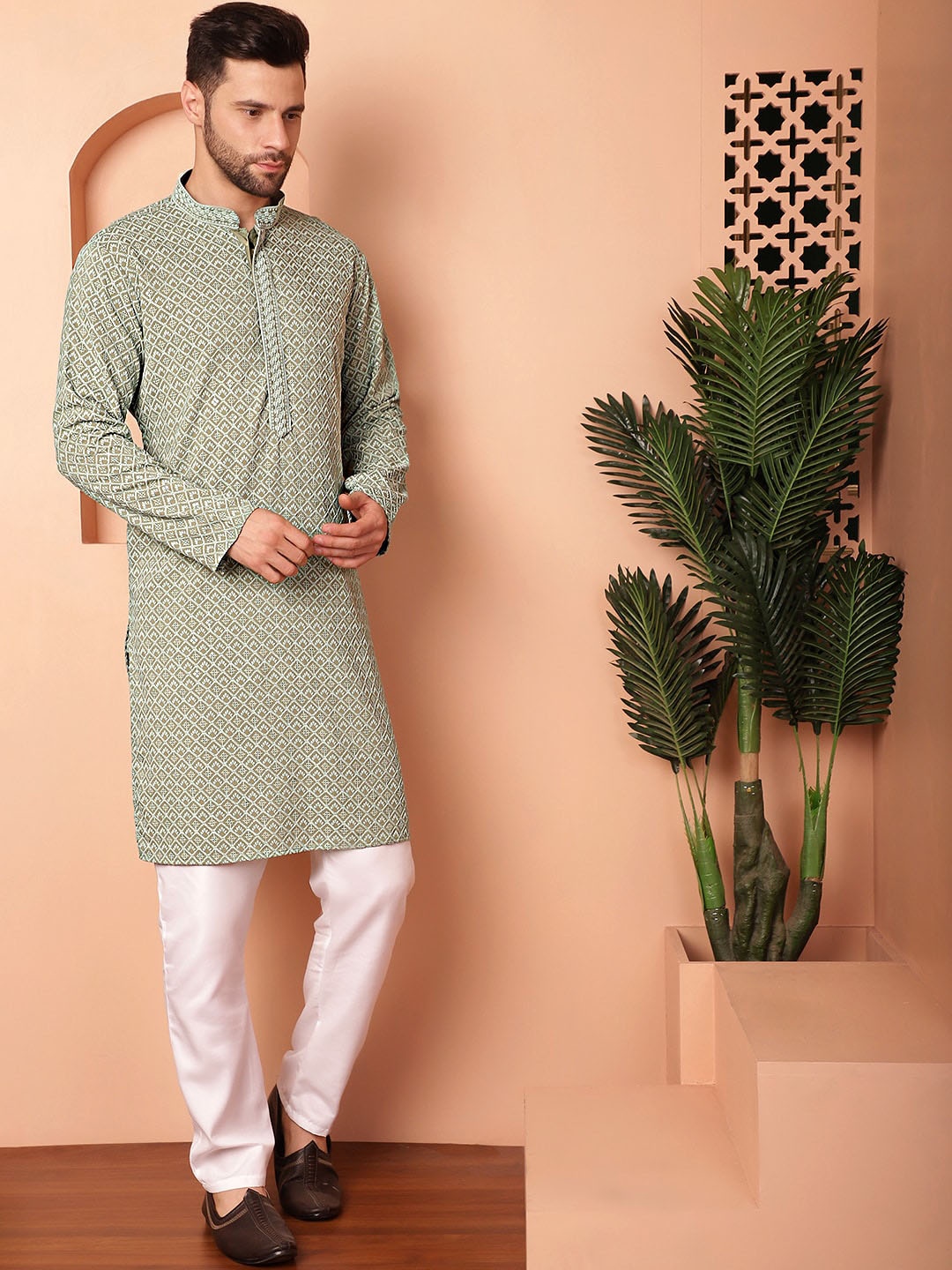 

Jompers Floral Embroidered Mandarin Collar Thread Work Straight Kurta with Trousers, Green