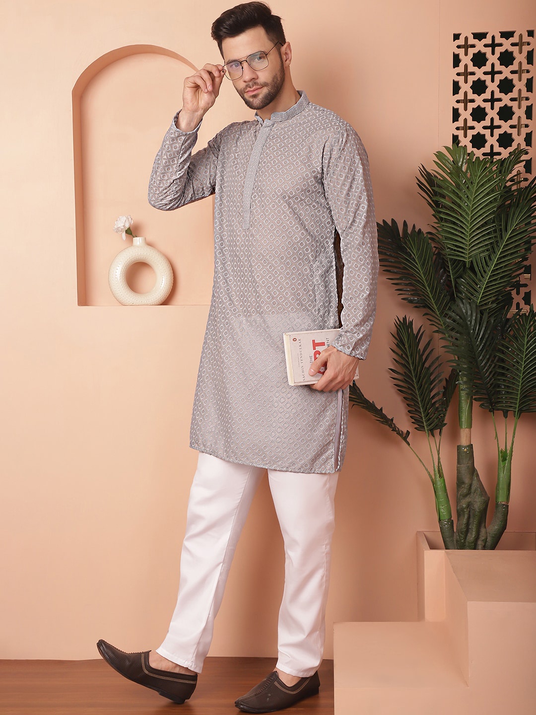 

Jompers Embroidered Regular Chikankari Pure Cotton Kurta With Pyjamas, Grey