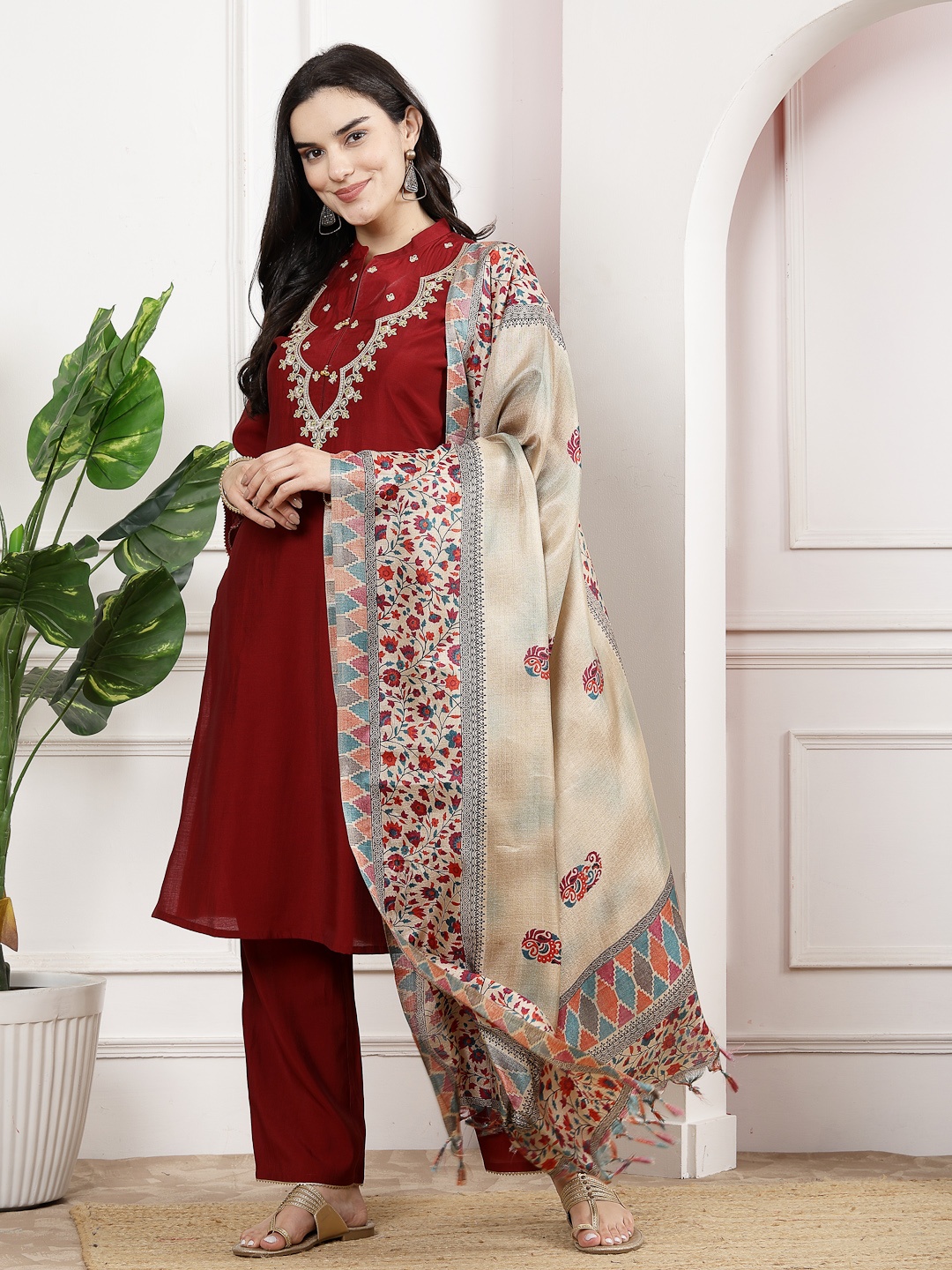 

Nayam By Lakshita Floral Embroidered Mandarin Collar Straight Kurta Set, Red