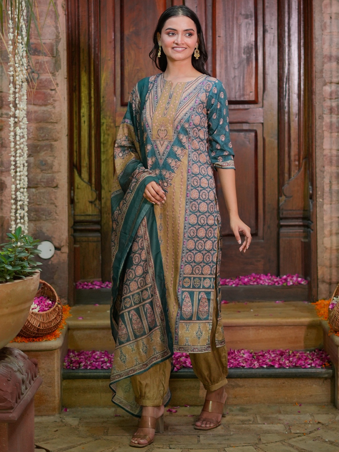 

Libas Green Ethnic Motifs Printed Straight Kurta With Salwar & Dupatta