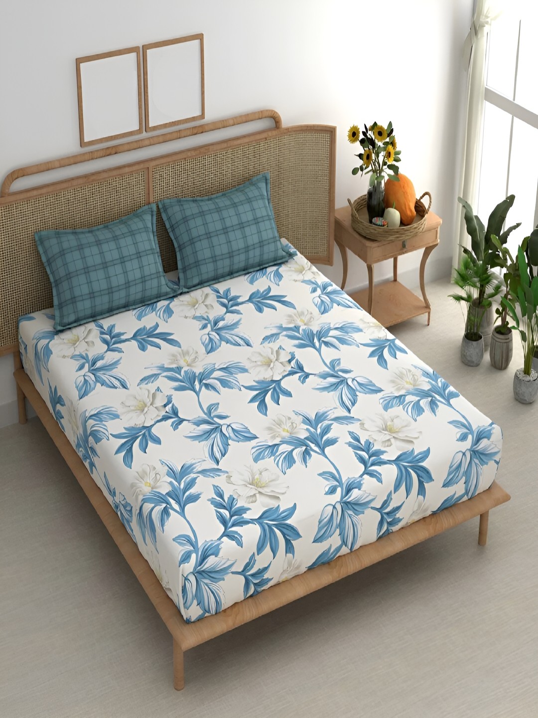 

Srijee Decors Blue & White Floral 210 TC Cotton King Fitted Bedsheet With 2 Pillow Covers