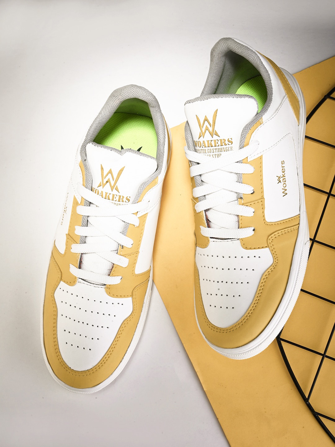 

Woakers Men Colourblocked Lace Up Sneakers, White