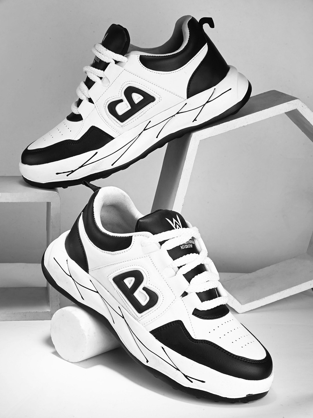 

Woakers Men Colourblocked Lace Up Sneakers, White
