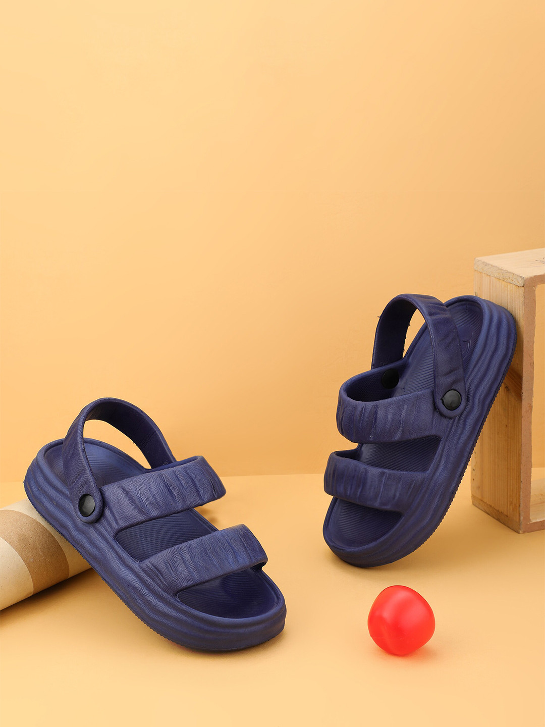 

Greentech Women Rubber Flip Flops, Navy blue