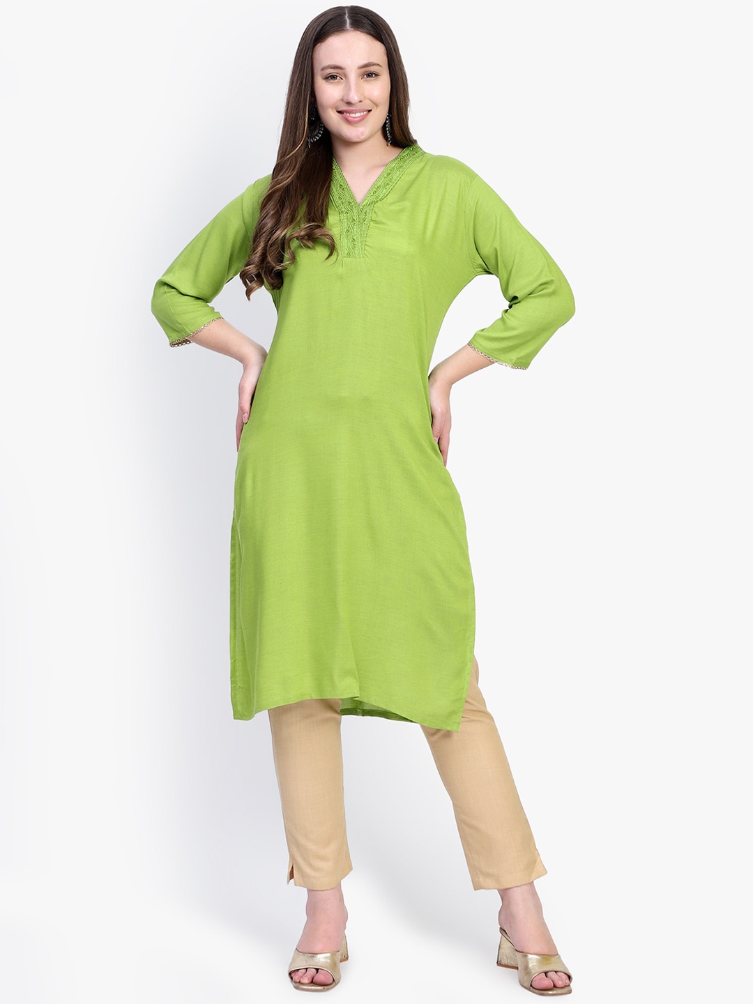 

Rosecloud Thread Work V-Neck Straight Kurta with Trousers, Green