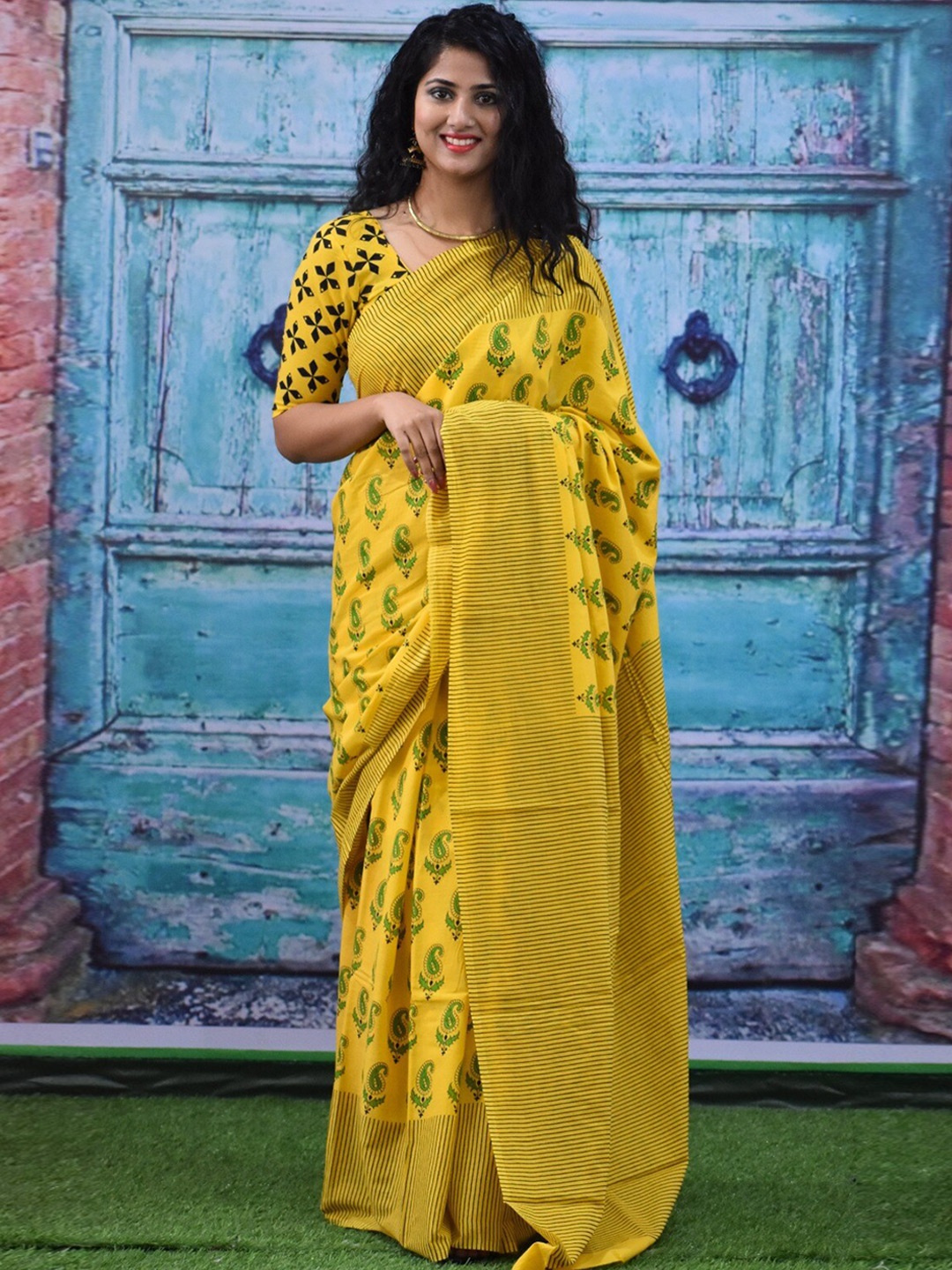 

clothonus Geometric Printed Pure Cotton Saree, Yellow