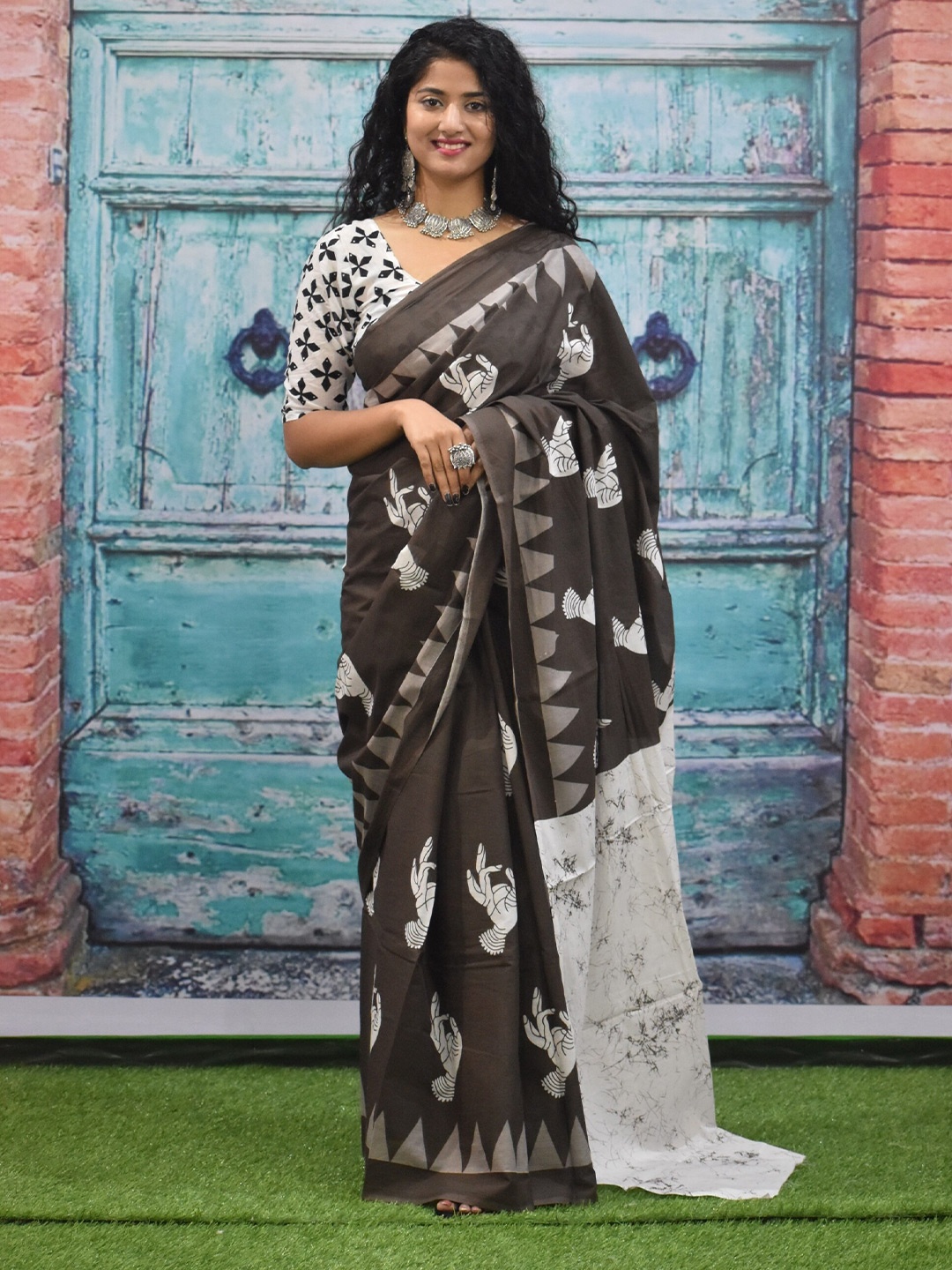 

clothonus Ethnic Motifs Pure Cotton Block Print Saree, Brown