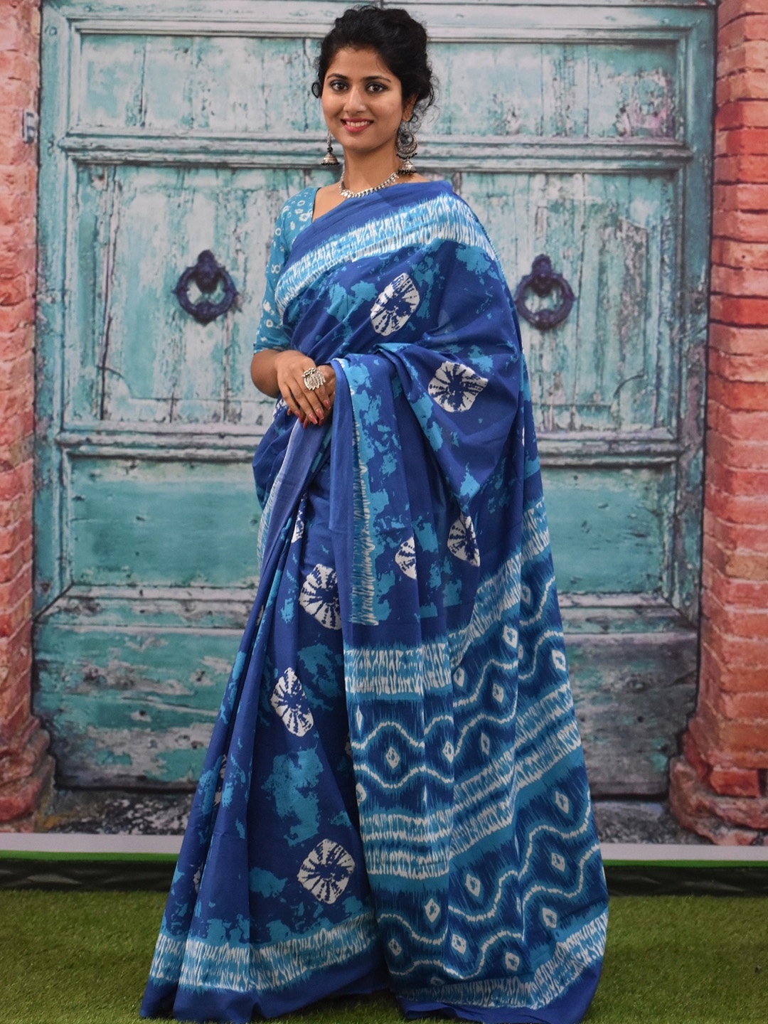 

clothonus Tie and Dye Printed Pure Cotton Saree, Blue
