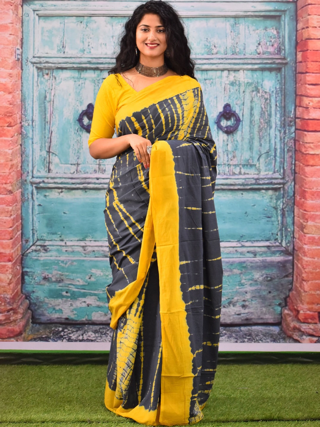

clothonus Tie and Dye Pure Cotton Block Print Saree, Grey
