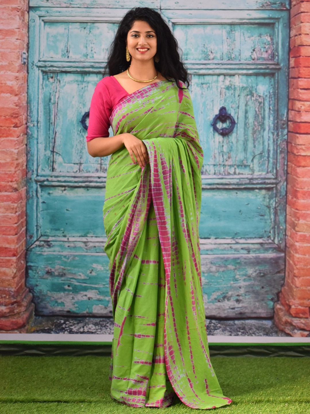 

clothonus Tie & Dye Pure Cotton Block Print Saree, Green