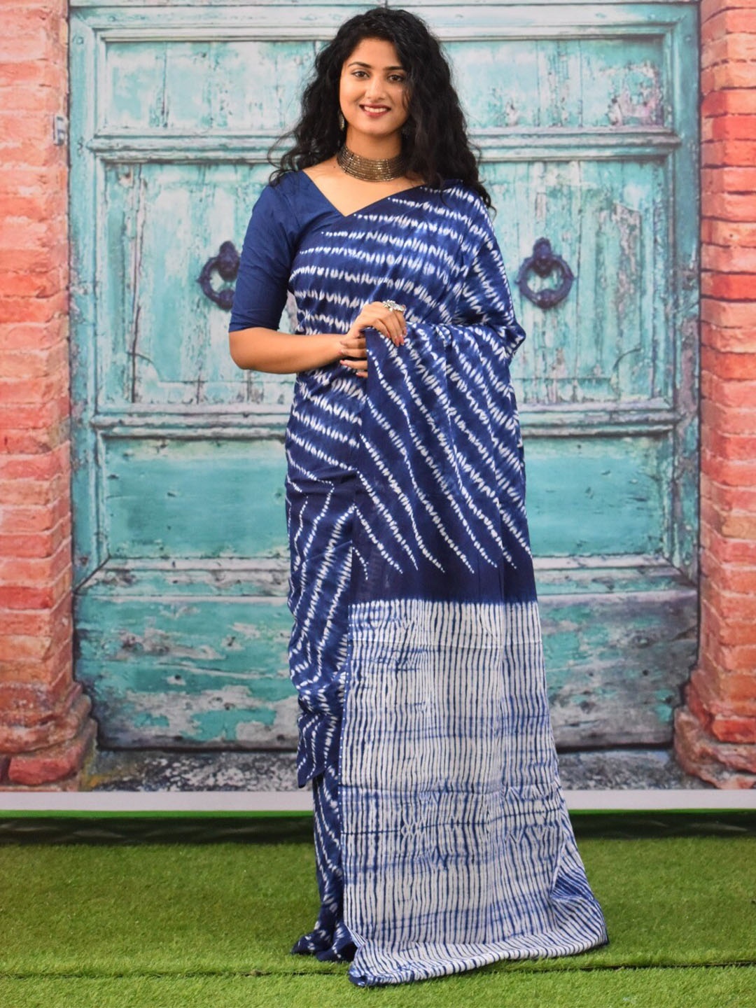 

clothonus Tie and Dye Pure Cotton Block Print Saree, Blue