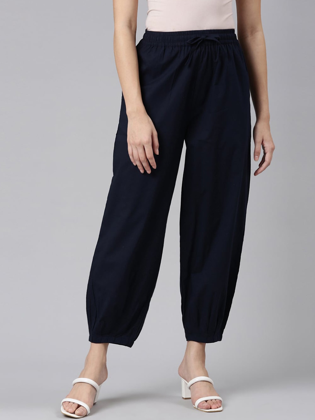 

TWIN BIRDS Women Mid-Rise Loose Fit Pleated Trousers, Navy blue