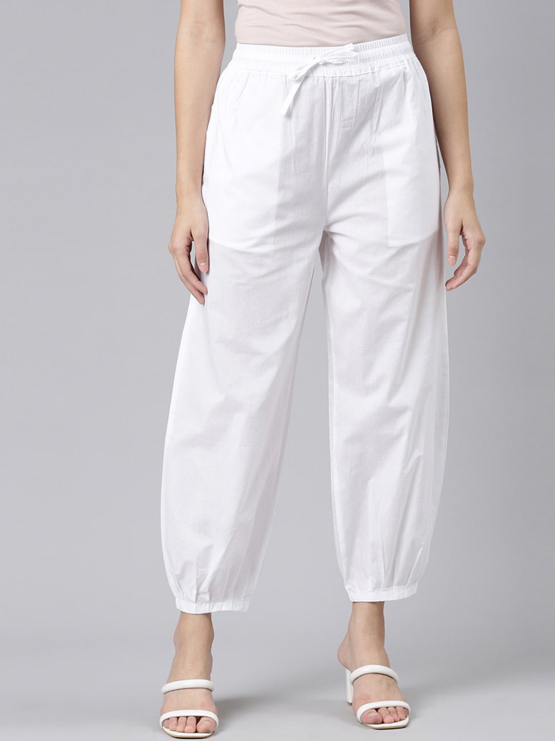 

TWIN BIRDS Women Mid-Rise Loose Fit Pleated Trousers, White