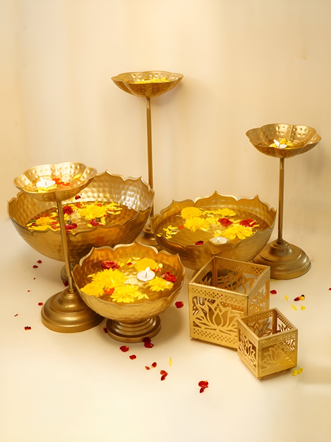 

Ekhasa Gold Toned 8 Pieces Pure Brass Taj Urli Decorative Bowl & Tealight Candle Holder