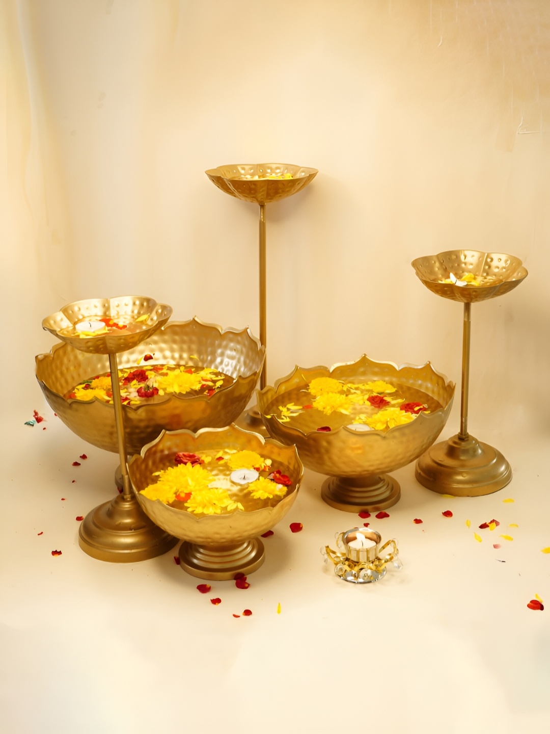 

Ekhasa Gold-Toned 6 Pieces Decorative Bowls & Tealight Holder