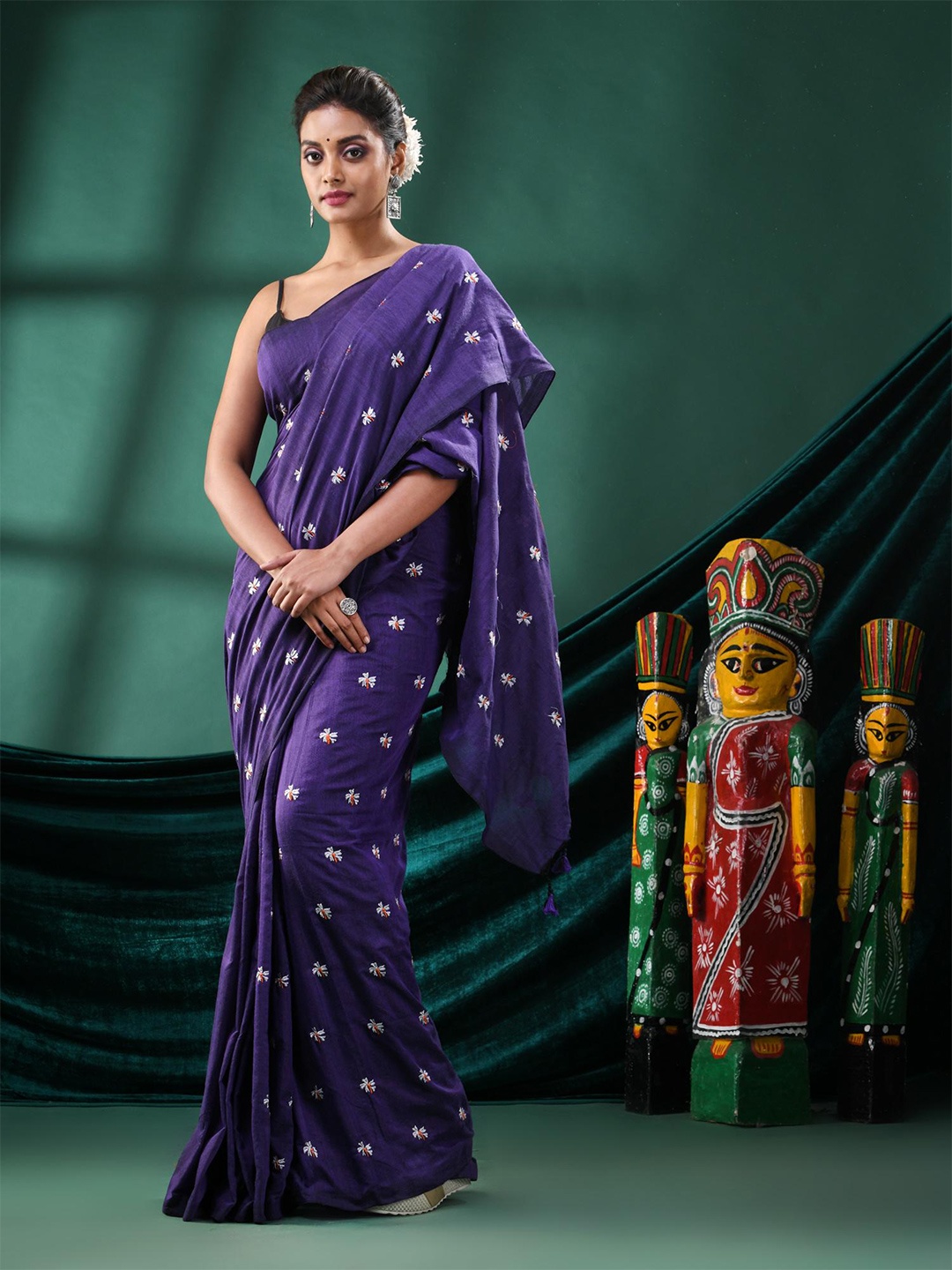 

Angoshobha Floral Embroidered Saree, Violet