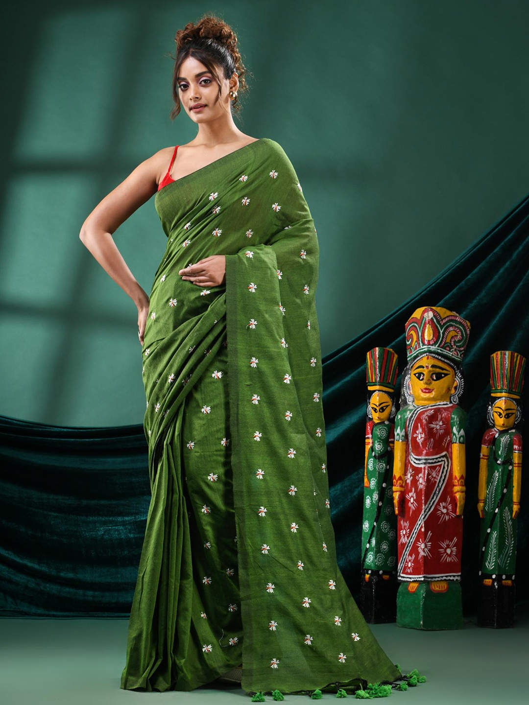 

Angoshobha Floral Embroidered Saree, Green