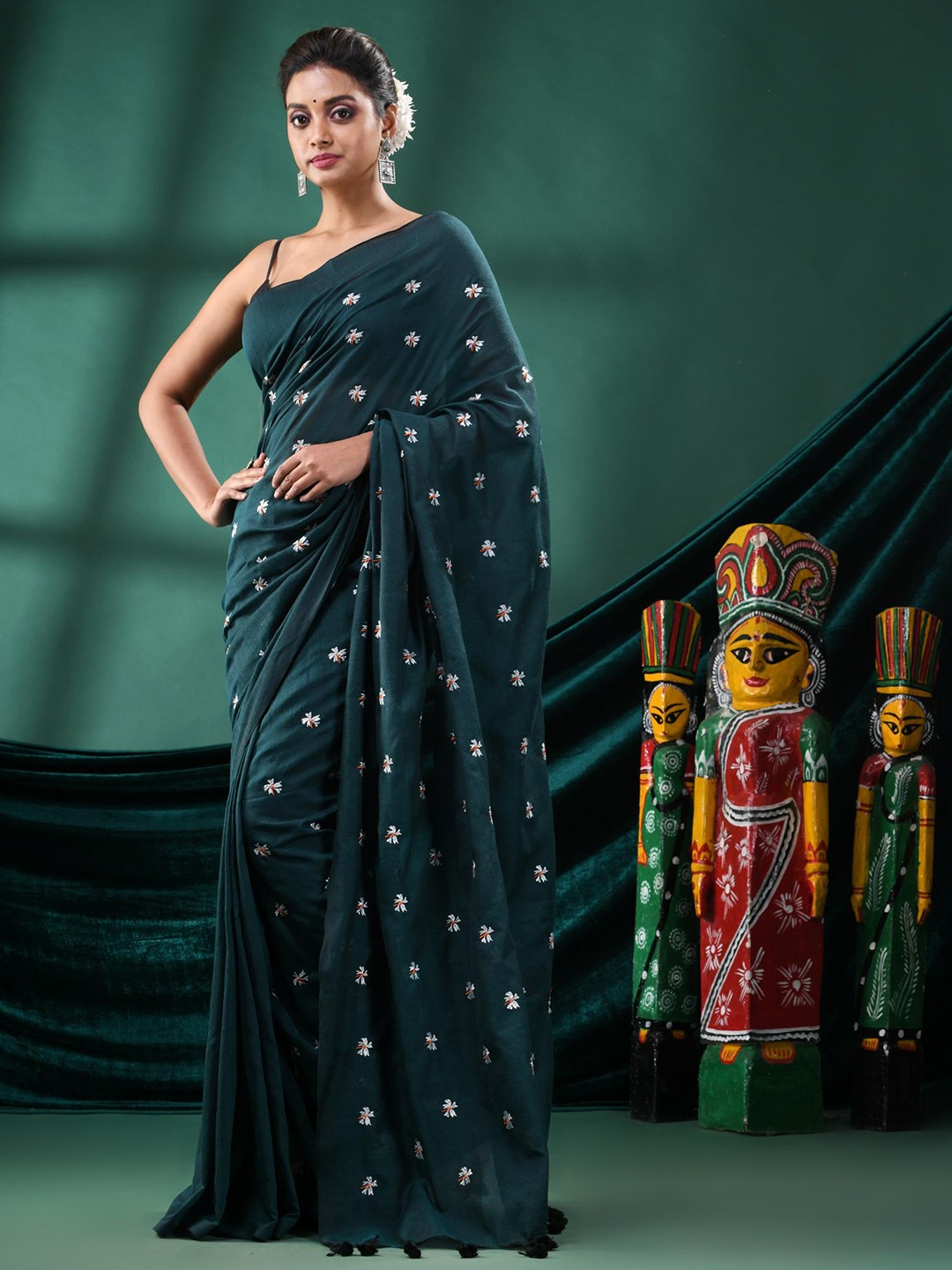 

Angoshobha Floral Embroidered Saree, Green