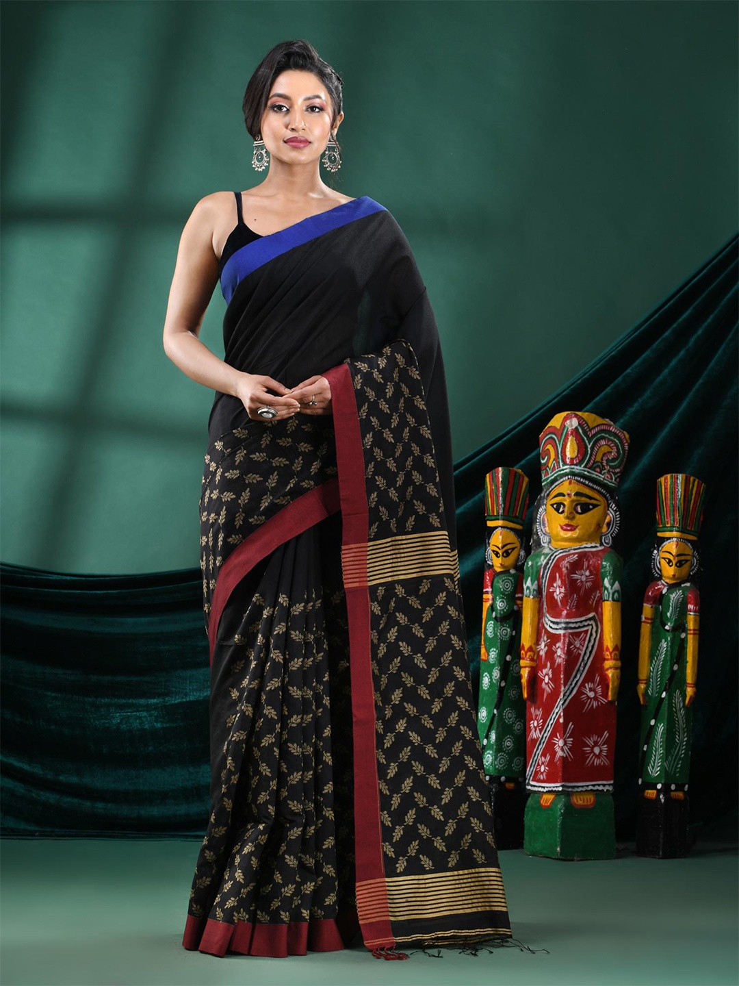 

Angoshobha Woven Design Saree, Black