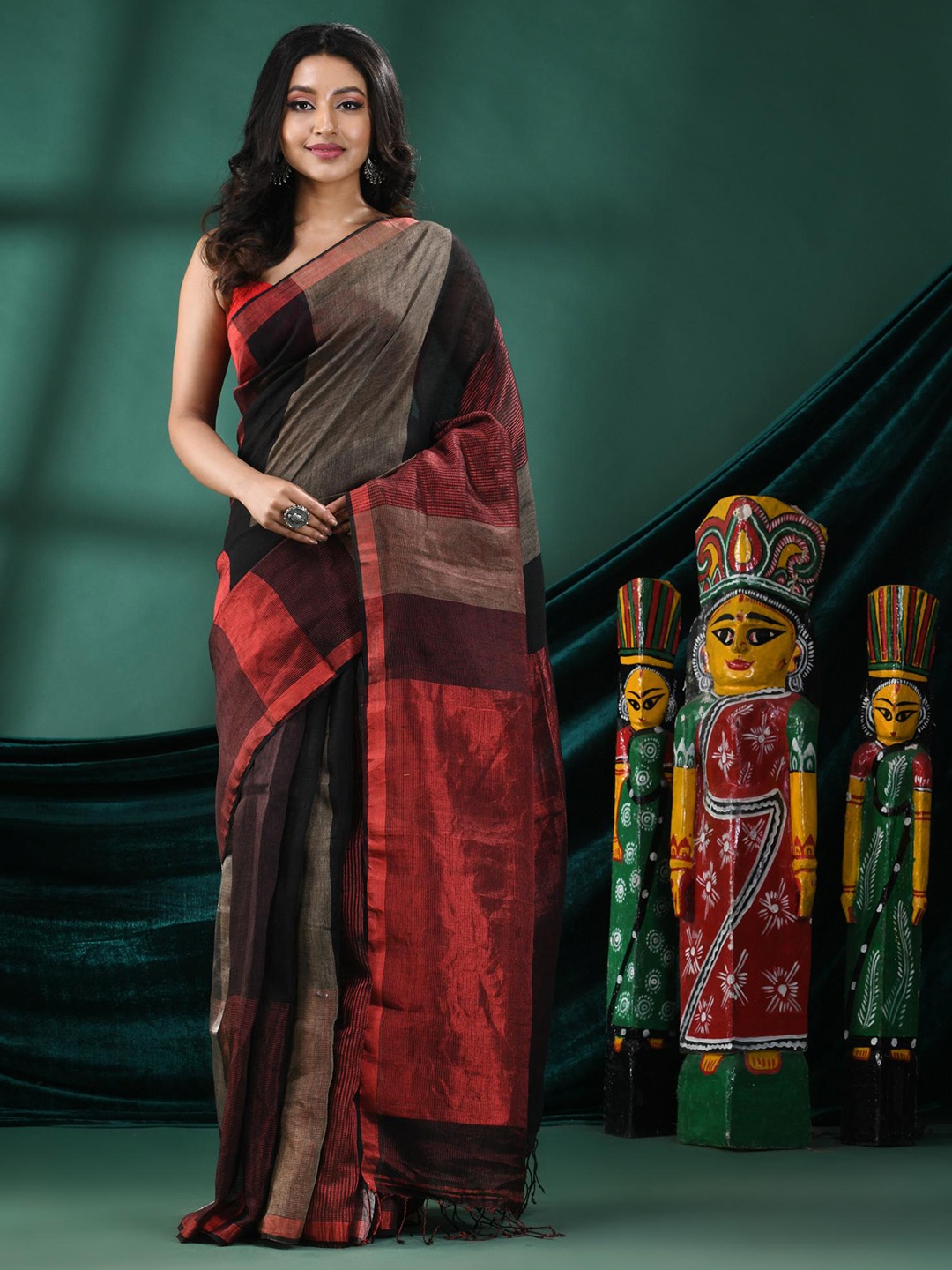 

Angoshobha Woven Design Pure Linen Saree, Red