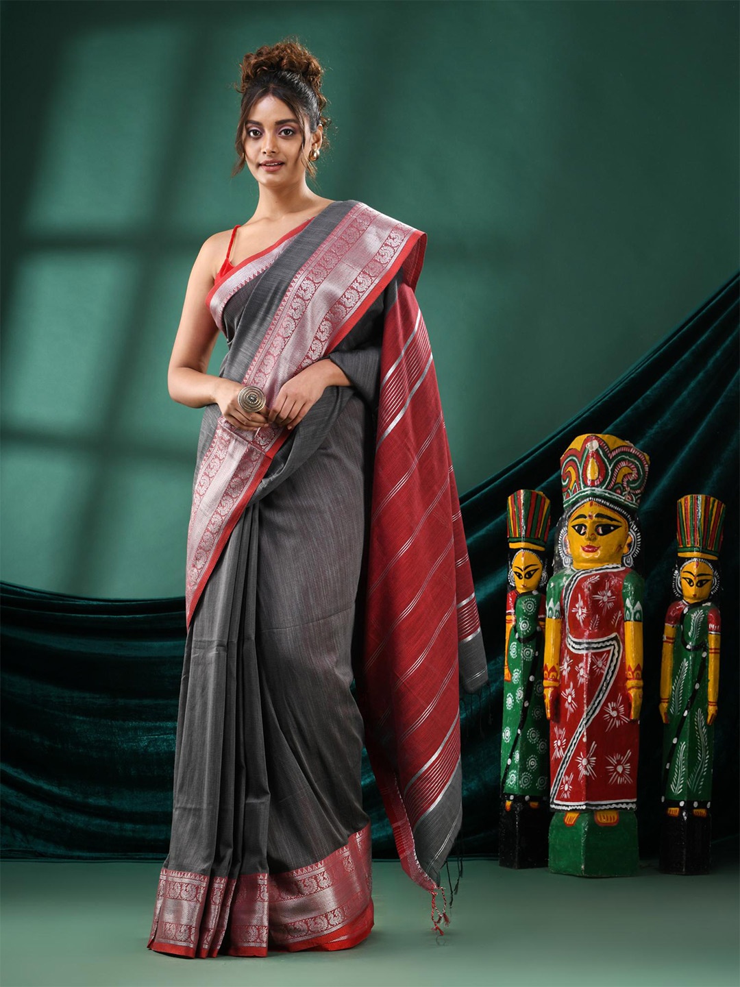 

Angoshobha Abstract Woven Design Pure Cotton Saree, Grey