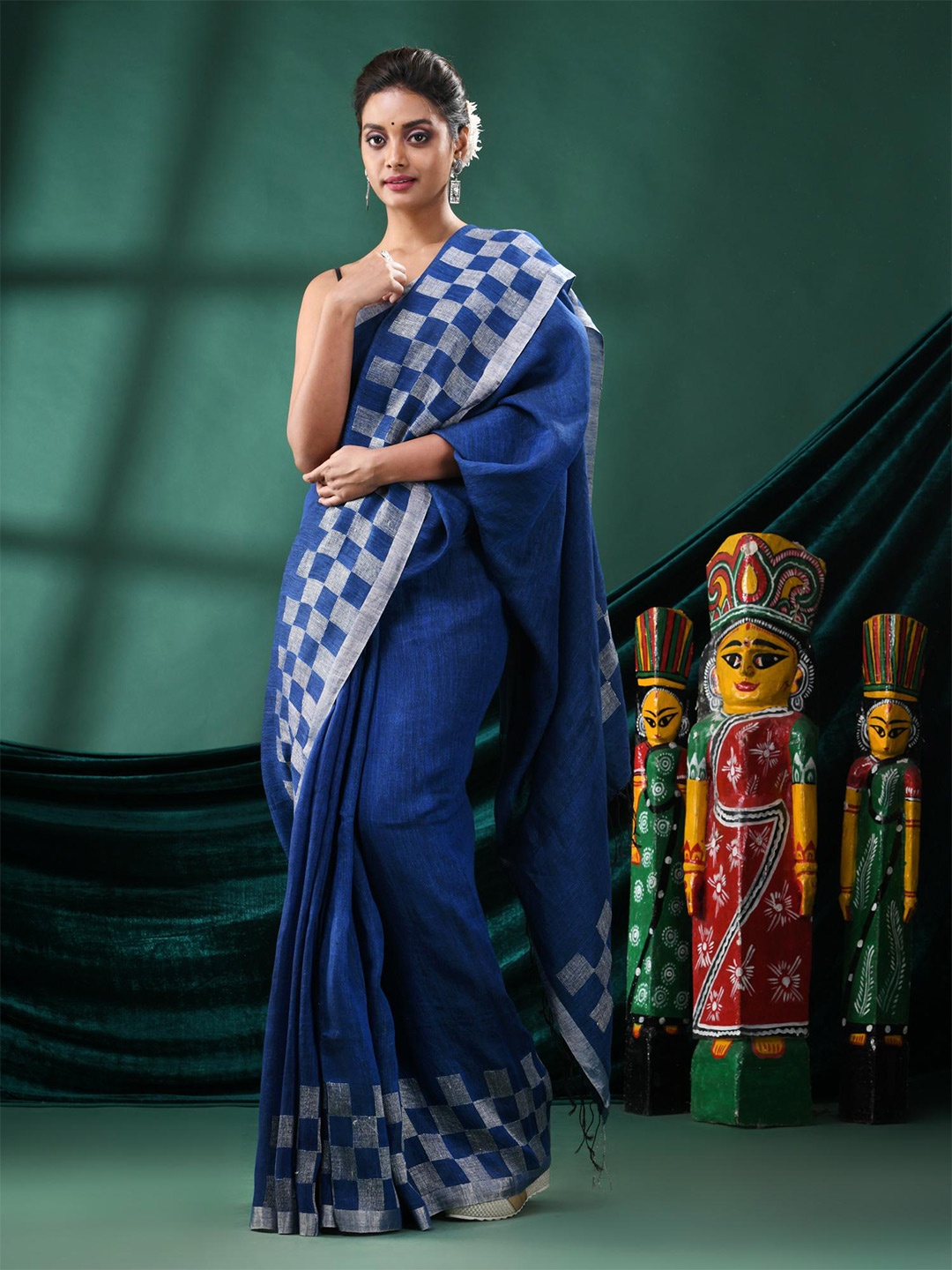 

Angoshobha Checked Pure Linen Saree, Blue
