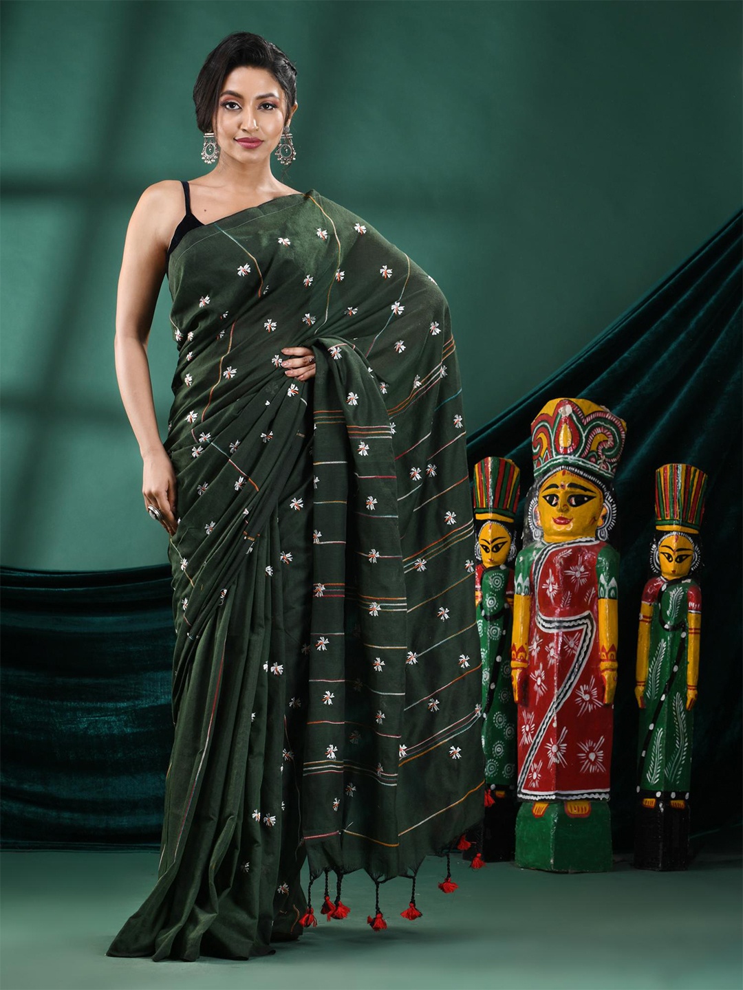 

Angoshobha Floral Embroidered Saree, Green