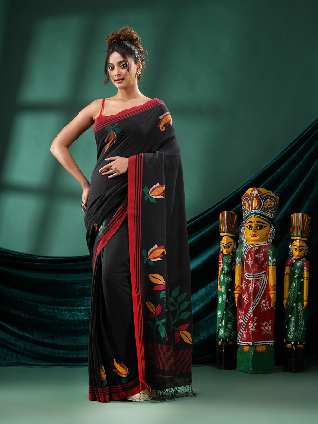 

Angoshobha Floral Woven Design Pure Cotton Saree, Black