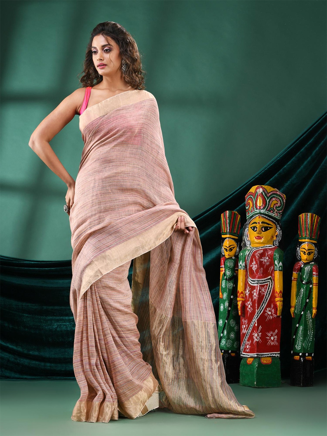 

Angoshobha Checked Pure Linen Saree, Peach