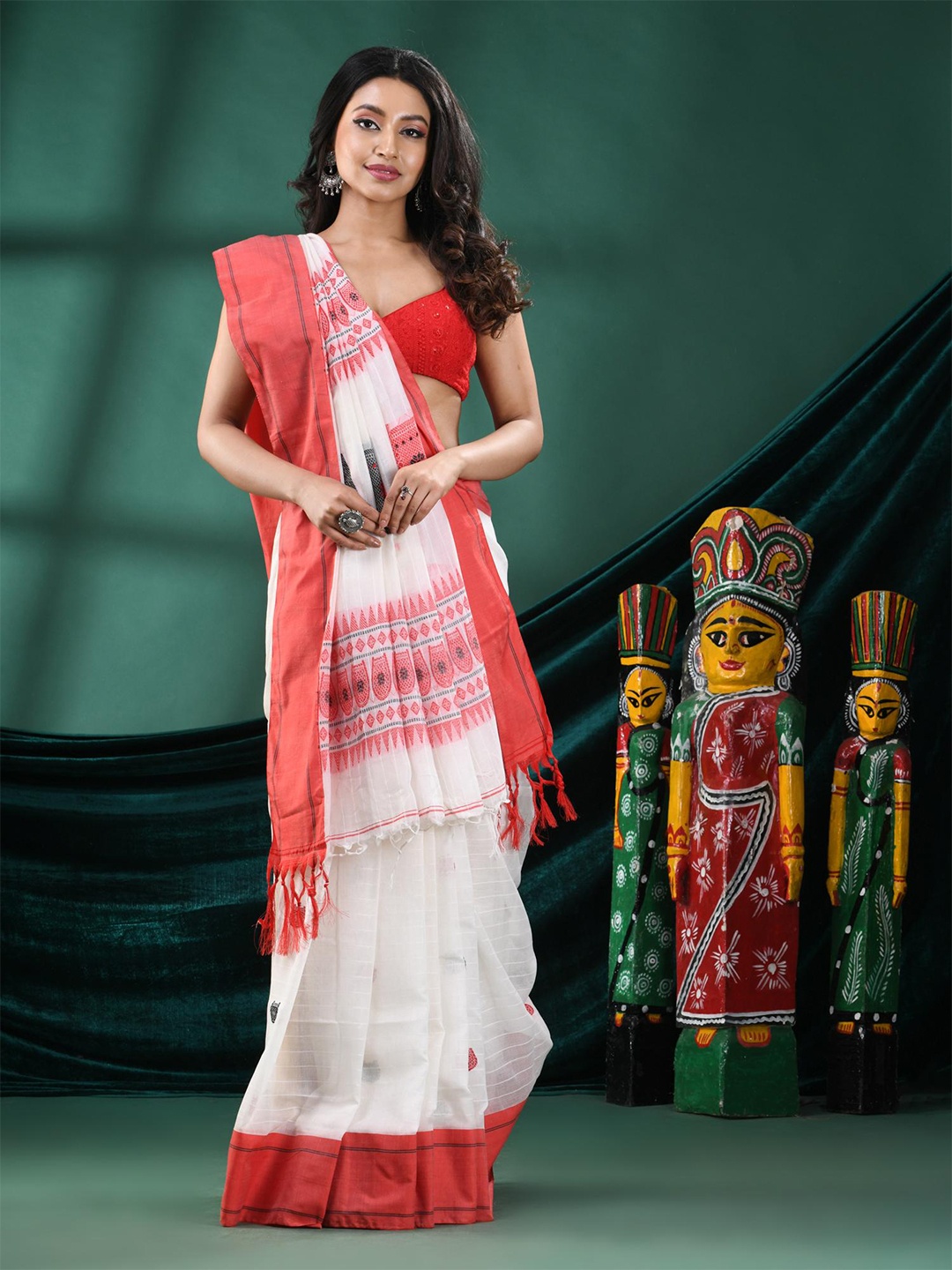 

Angoshobha Woven Design Pure Cotton Saree, White