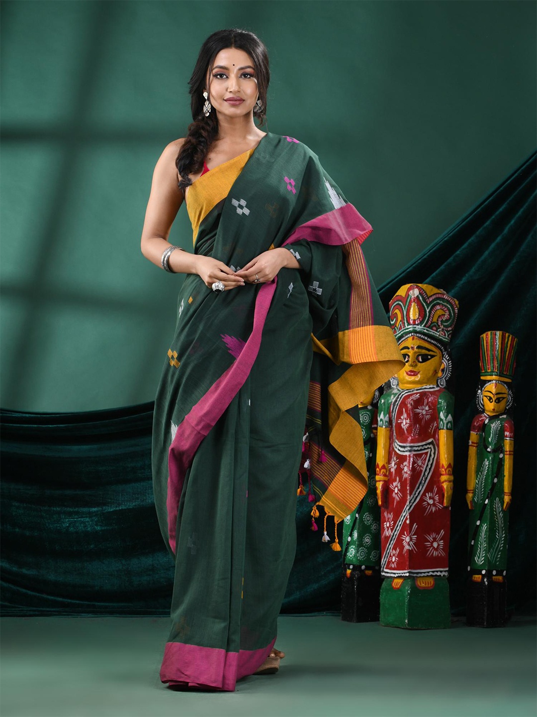 

Angoshobha Geometric Woven Design Pure Cotton Saree, Green