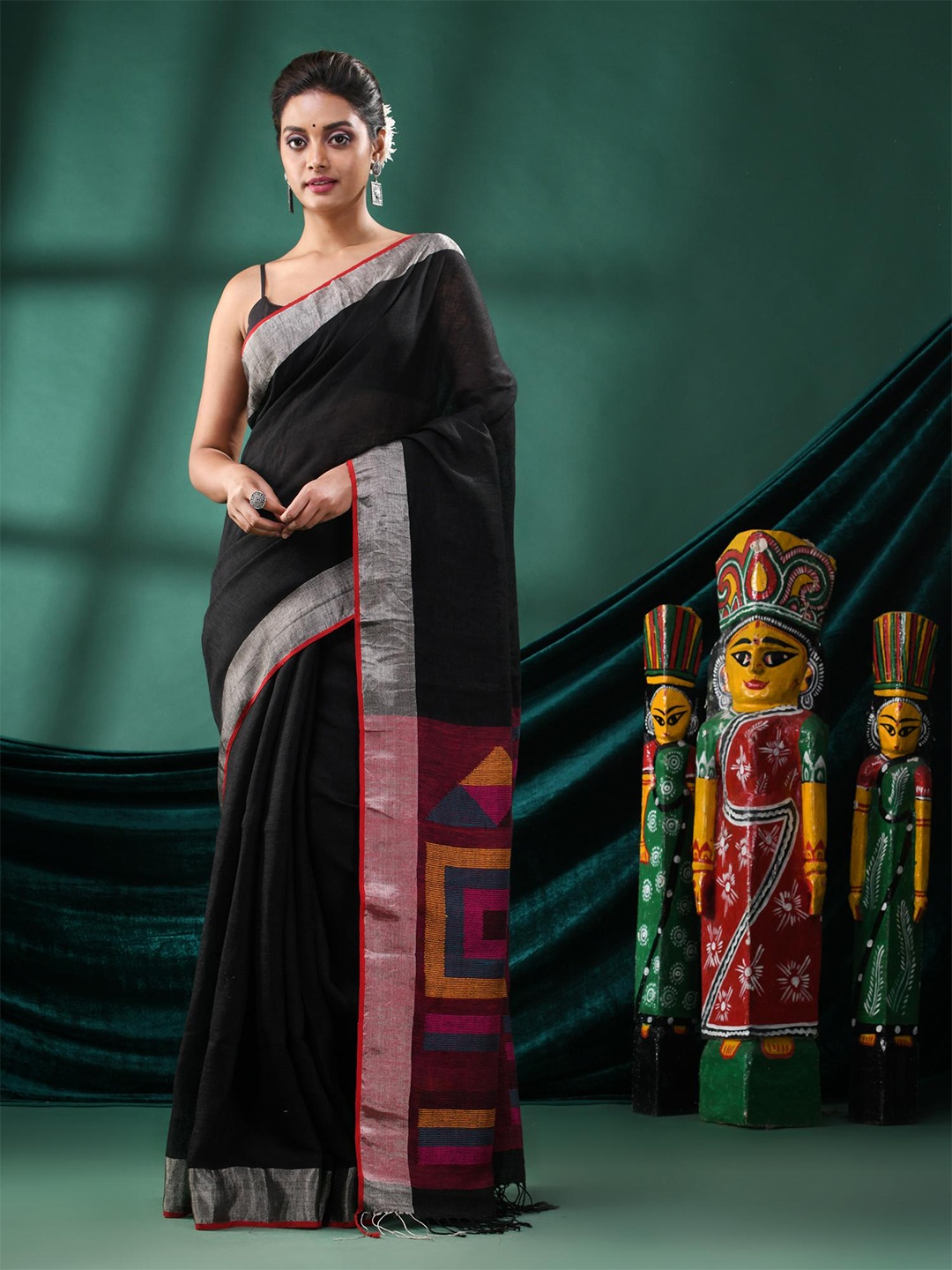 

Angoshobha Geometric Printed Pure Linen Saree, Black