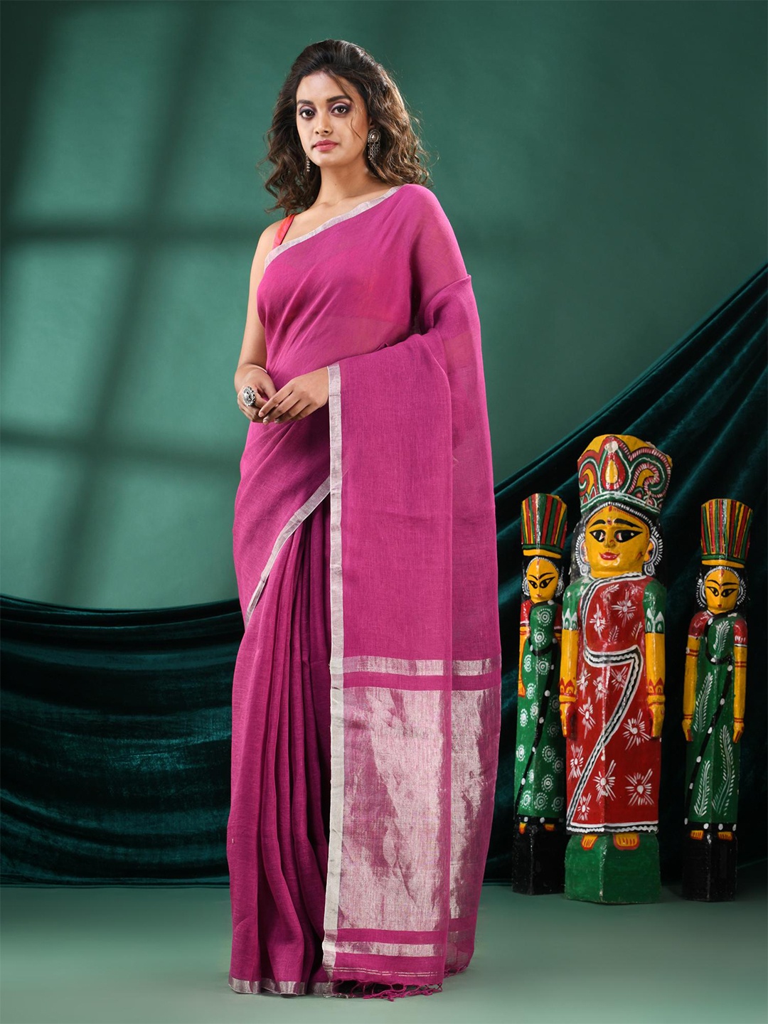 

Angoshobha Zari Pure Linen Saree, Magenta