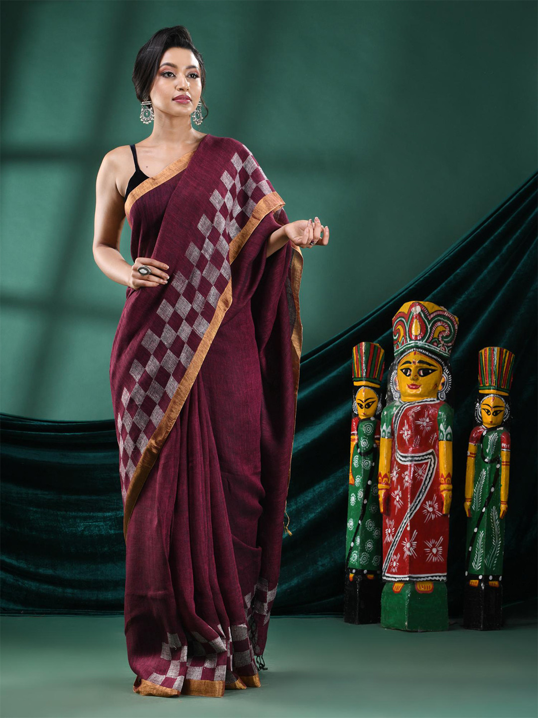 

Angoshobha Checked Woven Design Pure Linen Saree, Magenta