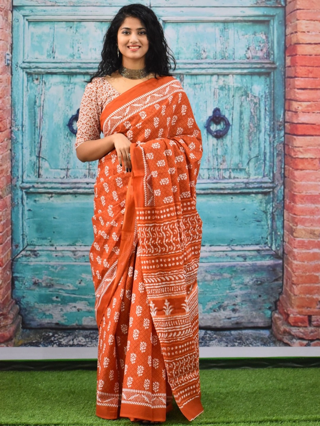 

clothonus Floral Printed Pure Cotton Print Saree, Orange