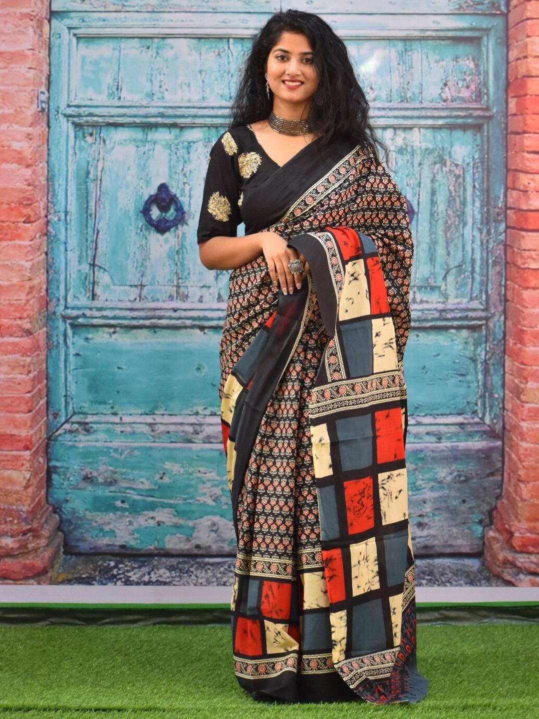 

clothonus Ajrak Printed Pure Cotton Saree, Black