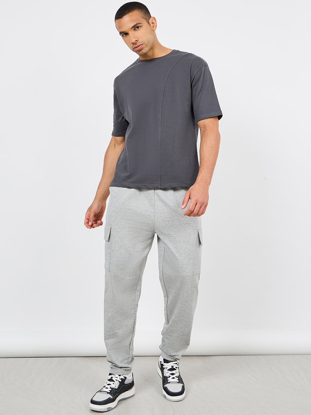 

Styli Men Grey Oversized Mid-Rise Pure Cotton Cargo-Style Joggers, Grey melange