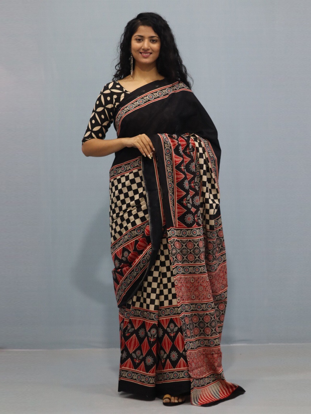 

clothonus Ajrak Printed Pure Cotton Saree, Black