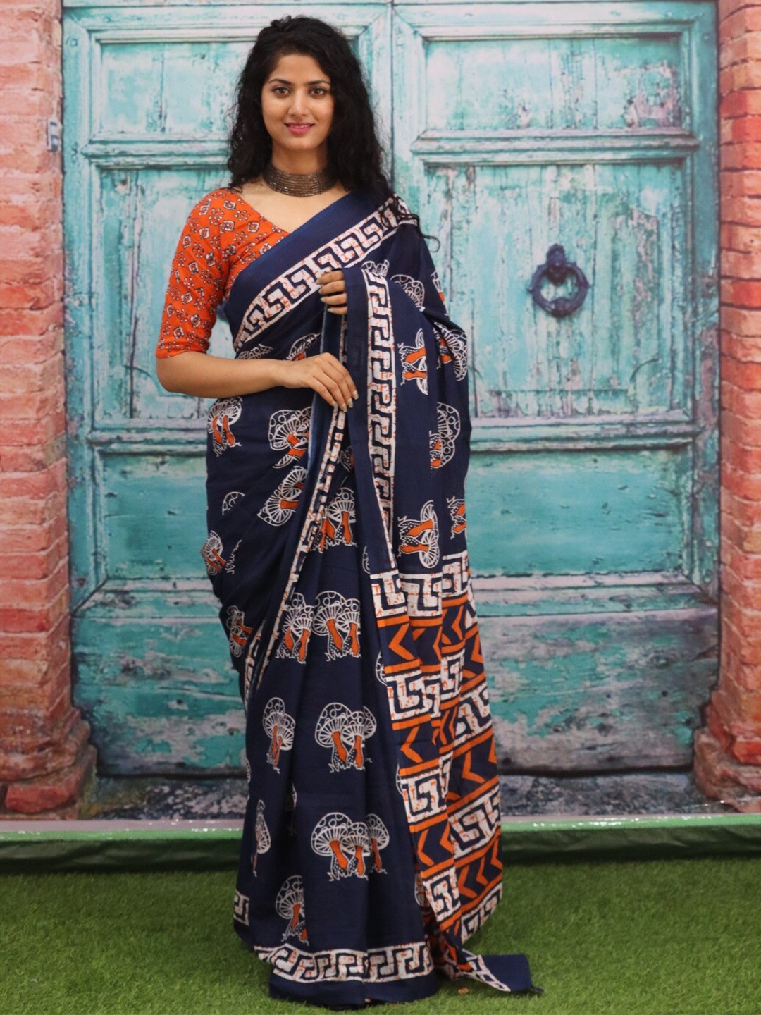 

clothonus Floral Printed Pure Cotton Block Print Saree, Blue